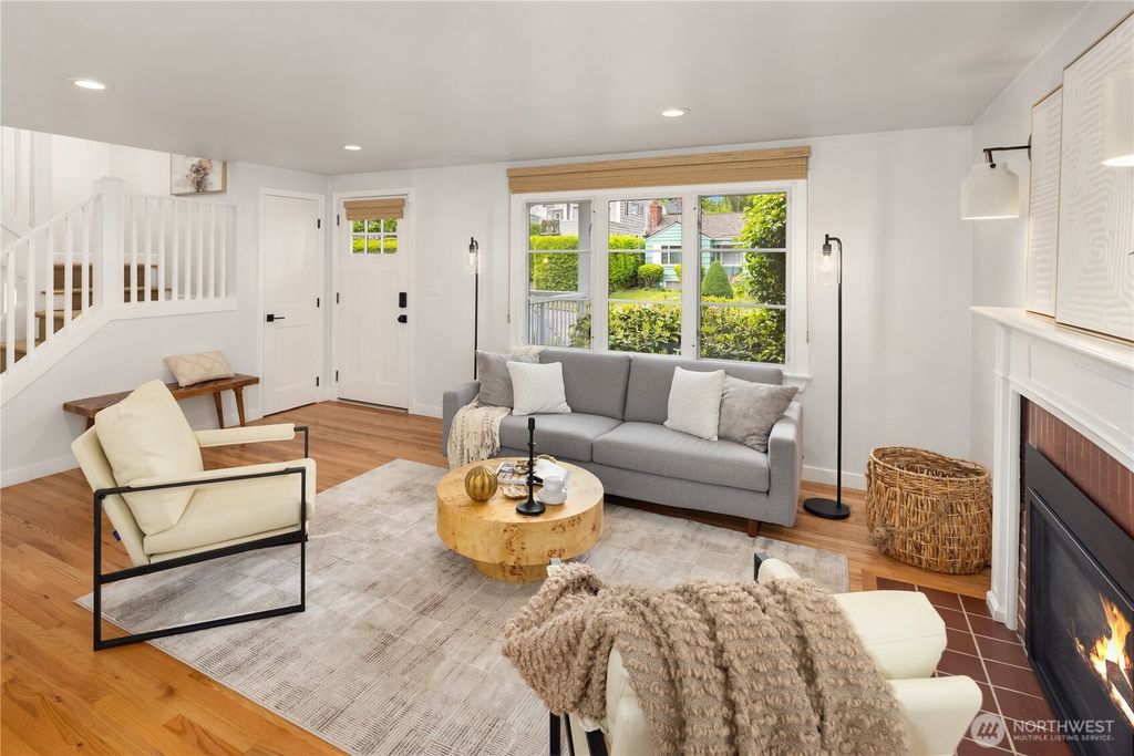 Photo of 3711 NE 42nd St ST, Seattle, WA 98105 (MLS # 2523489)