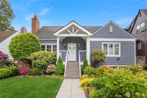 Photo of 3711 NE 42nd St ST, Seattle, WA 98105 (MLS # 2523489)