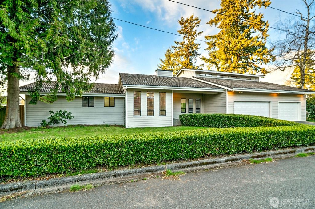 Photo of 558 SW 298th Street, Federal Way, WA 98023 (MLS # 2500020)