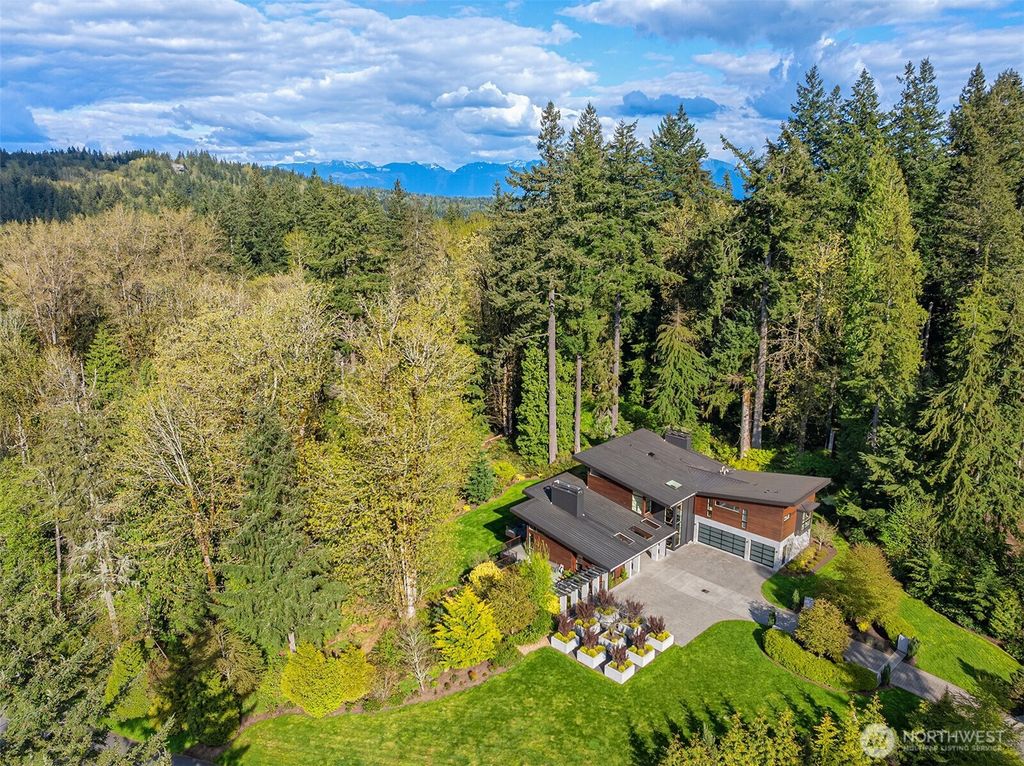 Photo of 27133 SE Grand Ridge Drive, Issaquah, WA 98029 (MLS # 2362779)