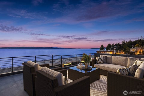 Photo of 28132 8th Ave AVE S, Des Moines, WA 98198 (MLS # 2581030)
