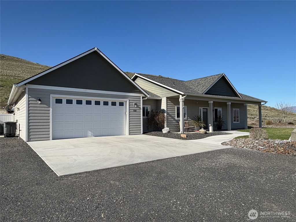 Photo of 522 Adobe Way, Selah, WA 98942 (MLS # 2506187)