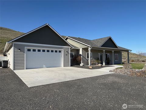 Photo of 522 Adobe Way, Selah, WA 98942 (MLS # 2506187)
