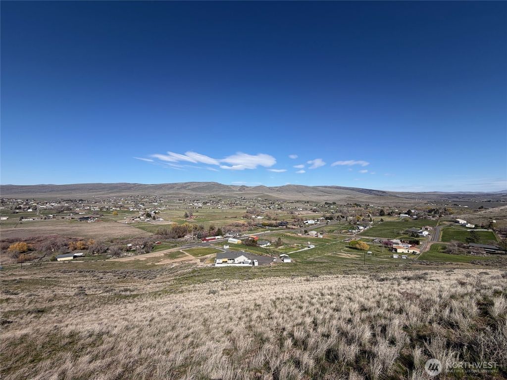 Photo of 522 Adobe Way, Selah, WA 98942 (MLS # 2506187)