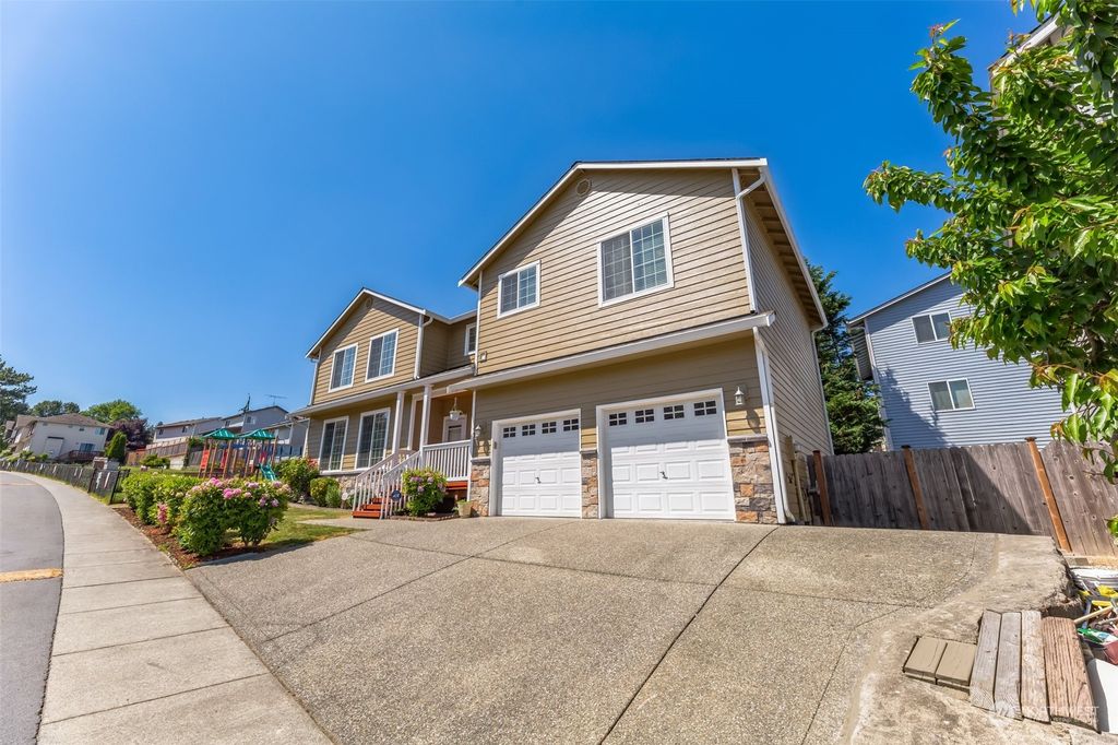 Photo of 2711 144th Place SW, Lynnwood, WA 98087 (MLS # 2074725)