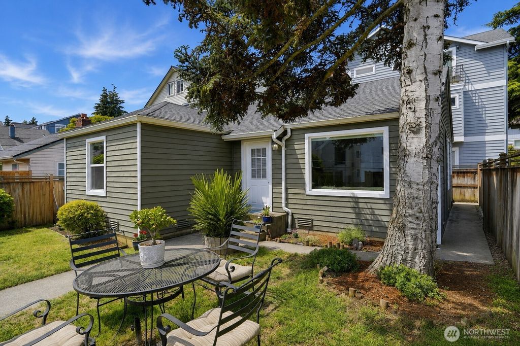 Photo of 3637 22nd Avenue W, Seattle, WA 98199 (MLS # 2537360)