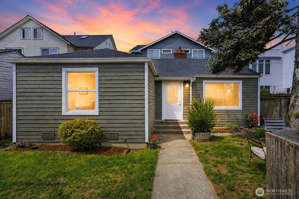 Photo of 3637 22nd Avenue W, Seattle, WA 98199 (MLS # 2537360)