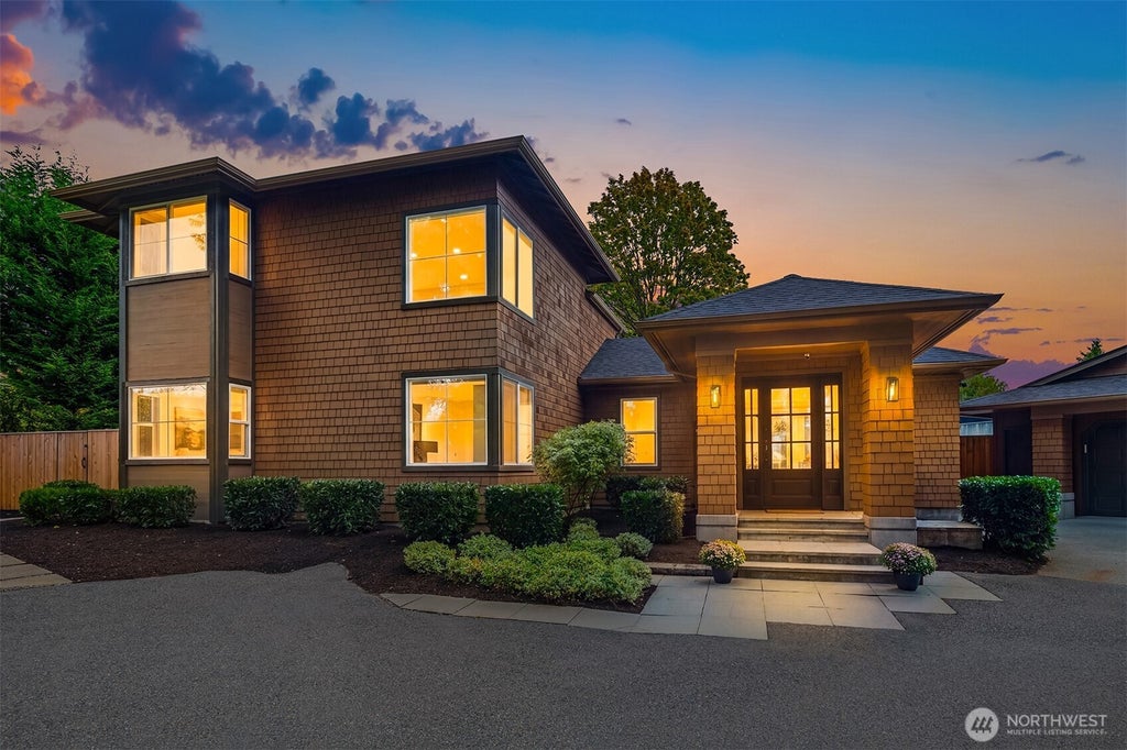 Photo of 701 20th Avenue W, Kirkland, WA 98033 (MLS # 2583635)