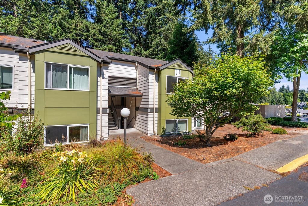 Photo of 31500 33rd Place SW #U-206, Federal Way, WA 98023 (MLS # 2554217)