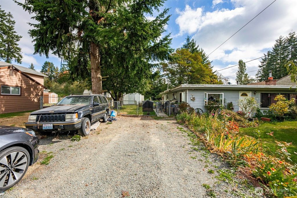 Photo of 11031 6th Avenue W, Everett, WA 98204 (MLS # 2440604)