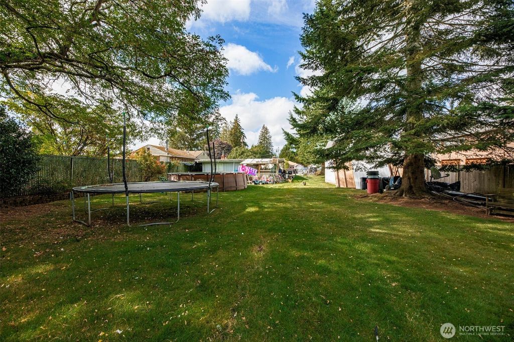Photo of 11031 6th Avenue W, Everett, WA 98204 (MLS # 2440604)