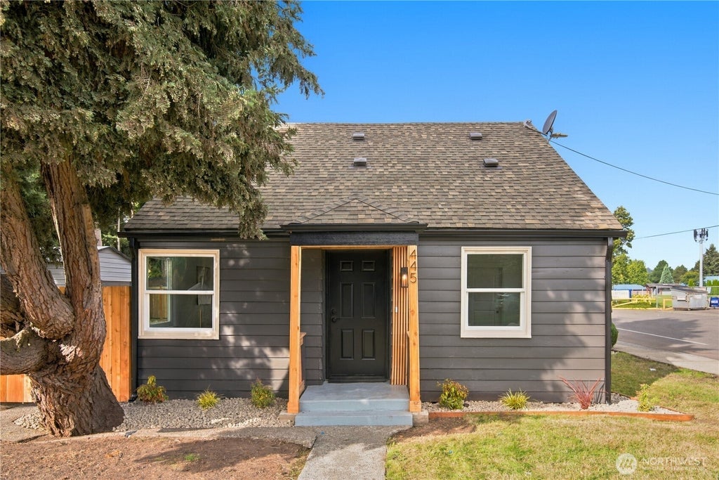 Photo of 445 M Street NE, Auburn, WA 98002 (MLS # 2587570)
