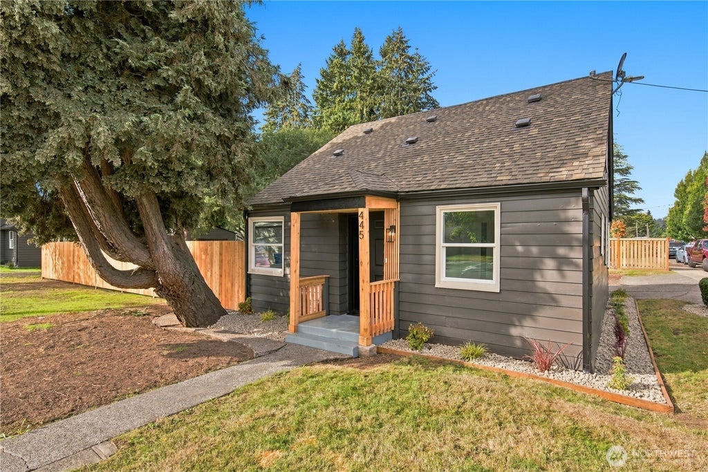 Photo of 445 M Street NE, Auburn, WA 98002 (MLS # 2587570)