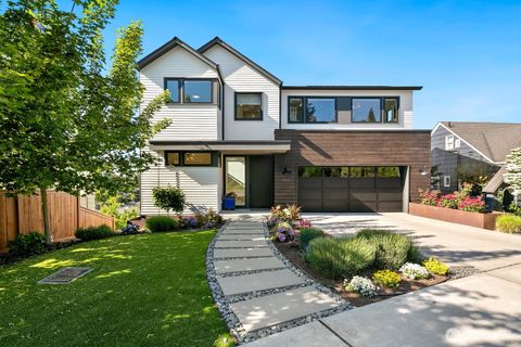 Photo of 728 W Etruria Street, Seattle, WA 98119 (MLS # 2522380)
