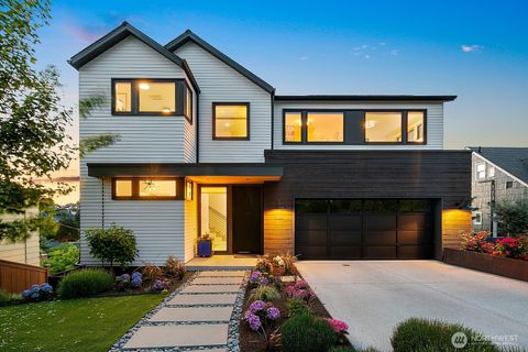 Photo of 728 W Etruria Street, Seattle, WA 98119 (MLS # 2522380)