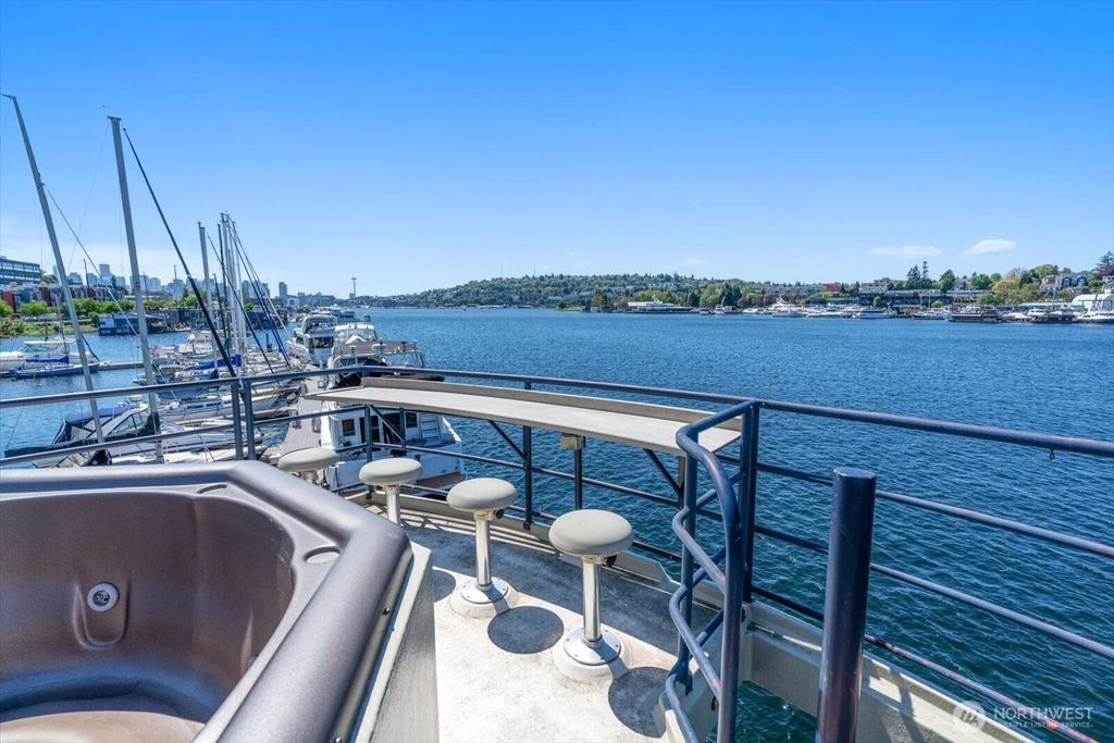 Photo of 11 E Allison Street #2, Seattle, WA 98102 (MLS # 2538620)