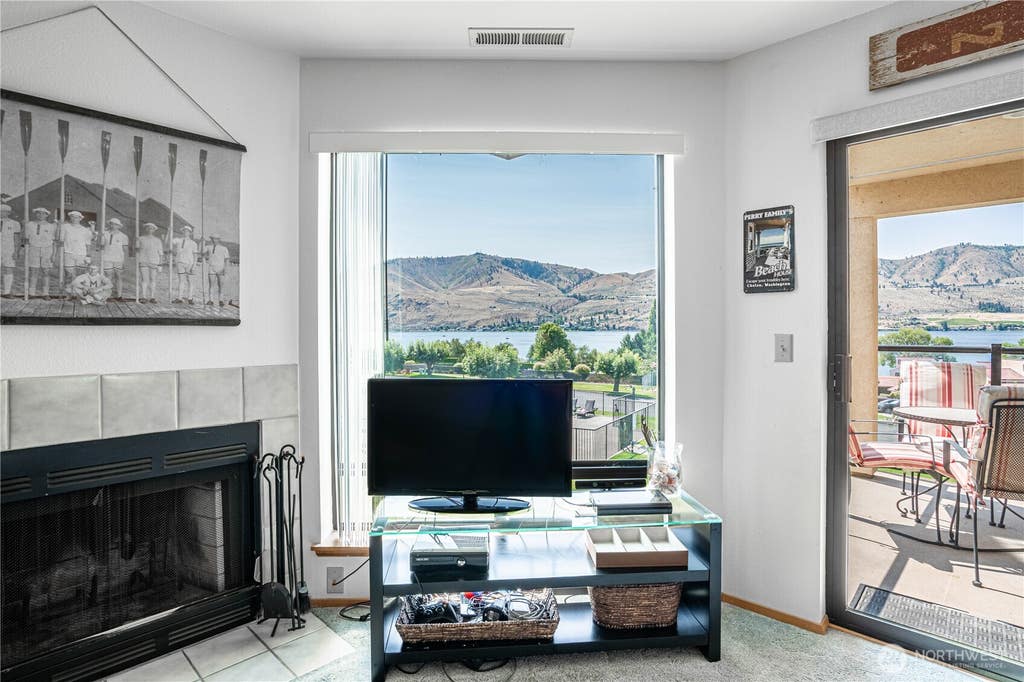 Photo of 100 Lake Chelan Shores DR #17-11, Chelan, WA 98816 (MLS # 2556562)