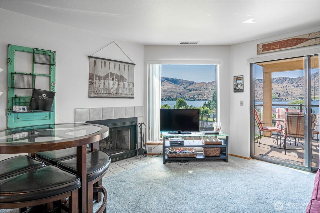 Photo of 100 Lake Chelan Shores DR #17-11, Chelan, WA 98816 (MLS # 2556562)