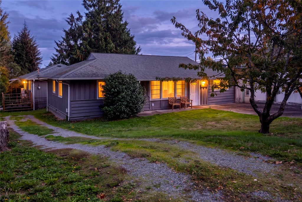Photo of 13348 32nd Ave Ave S, Tukwila, WA 98168 (MLS # 2597607)
