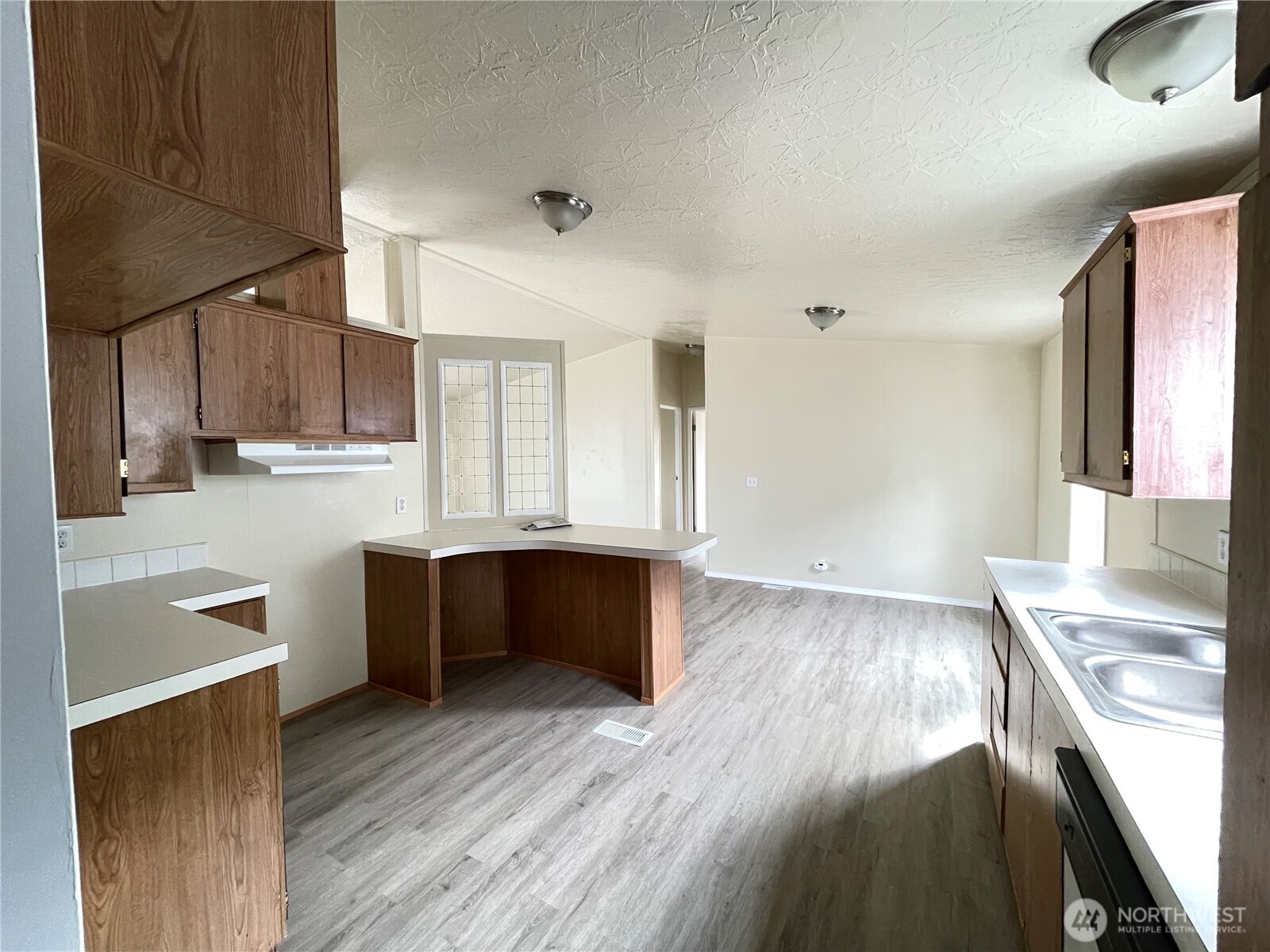 8515 State Avenue 66