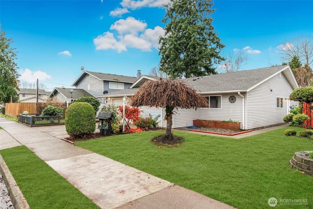 Photo of 2205 M Street NE #A-B, Auburn, WA 98002 (MLS # 2454885)