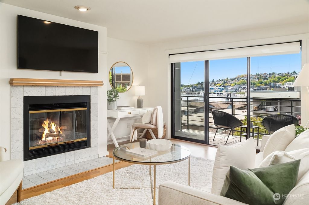 Photo of 2012 Eastlake Avenue E #101, Seattle, WA 98102 (MLS # 2227357)