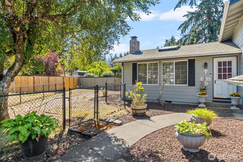 Photo of 14512 26th Avenue Ct E, Tacoma, WA 98445 (MLS # 2574806)