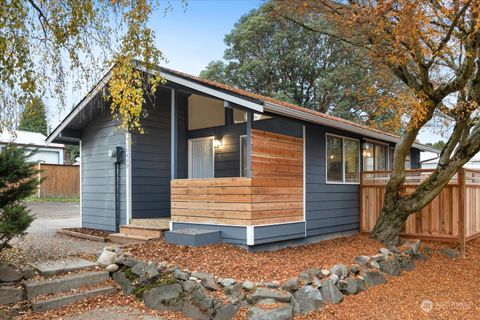 10439 17th Avenue SW, Seattle, WA 98146 - MLS#: 2320696