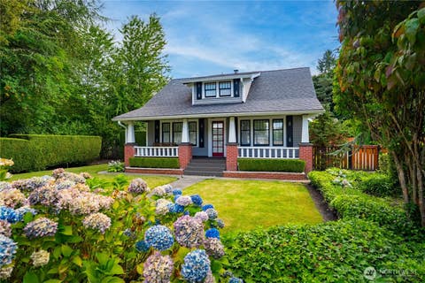 Photo of 527 17th Street SE, Puyallup, WA 98372 (MLS # 2569245)