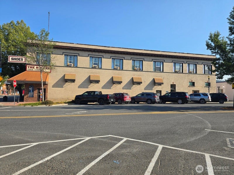 135 E 1st Avenue