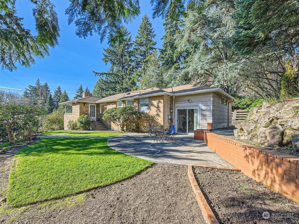 Photo of 1550 NE 106th Street, Seattle, WA 98125 (MLS # 2215395)