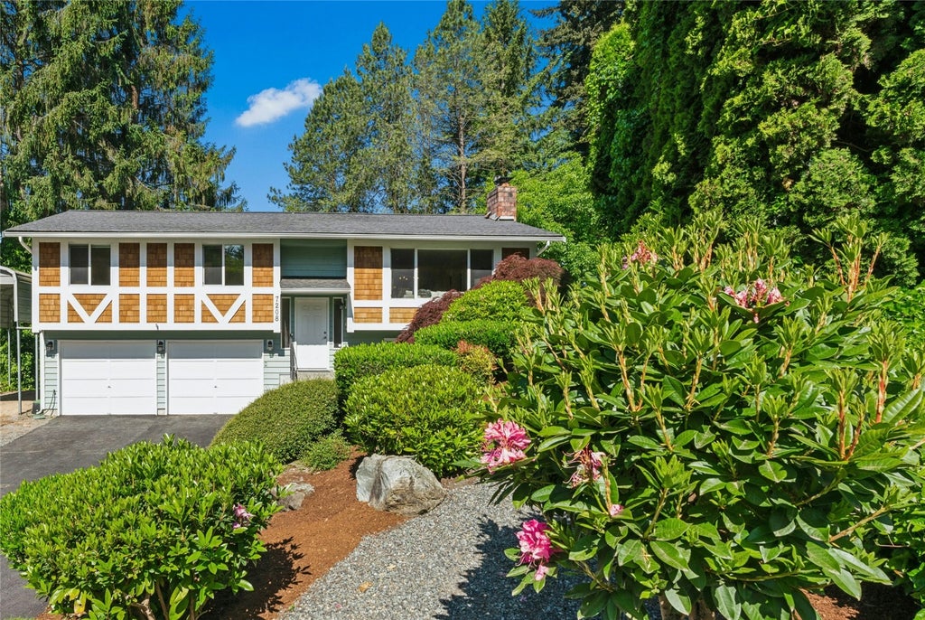 Photo of 7208 Marwood Place PL, Woodinville, WA 98072 (MLS # 2534313)