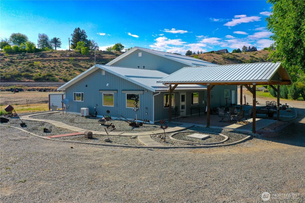 Photo of 46 Shumway Street, Omak, WA 98841 (MLS # 2528434)