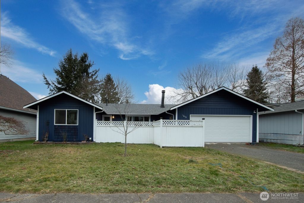 Photo of 1612 Glenwood Avenue SE, Renton, WA 98058 (MLS # 2333620)