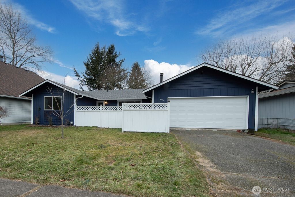Photo of 1612 Glenwood Avenue SE, Renton, WA 98058 (MLS # 2333620)