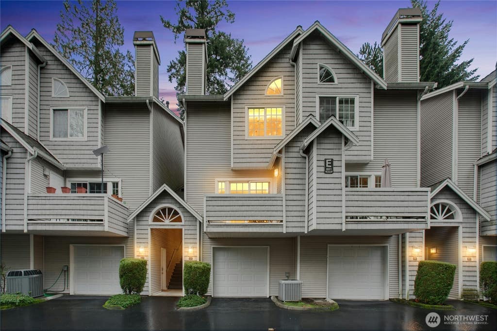 Photo of 601 12th Avenue NW #E4, Issaquah, WA 98027 (MLS # 2556451)