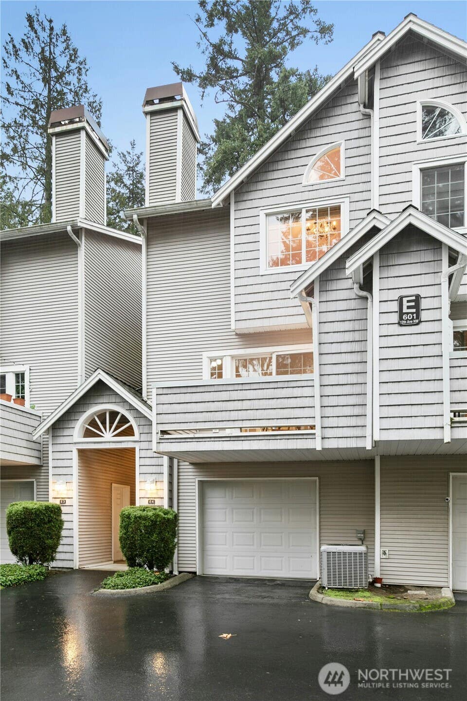 Photo of 601 12th Avenue NW #E4, Issaquah, WA 98027 (MLS # 2556451)