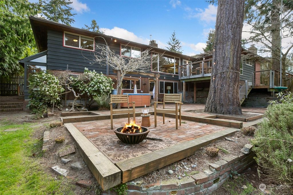 Photo of 19115 2nd Avenue SW, Normandy Park, WA 98166 (MLS # 2043875)