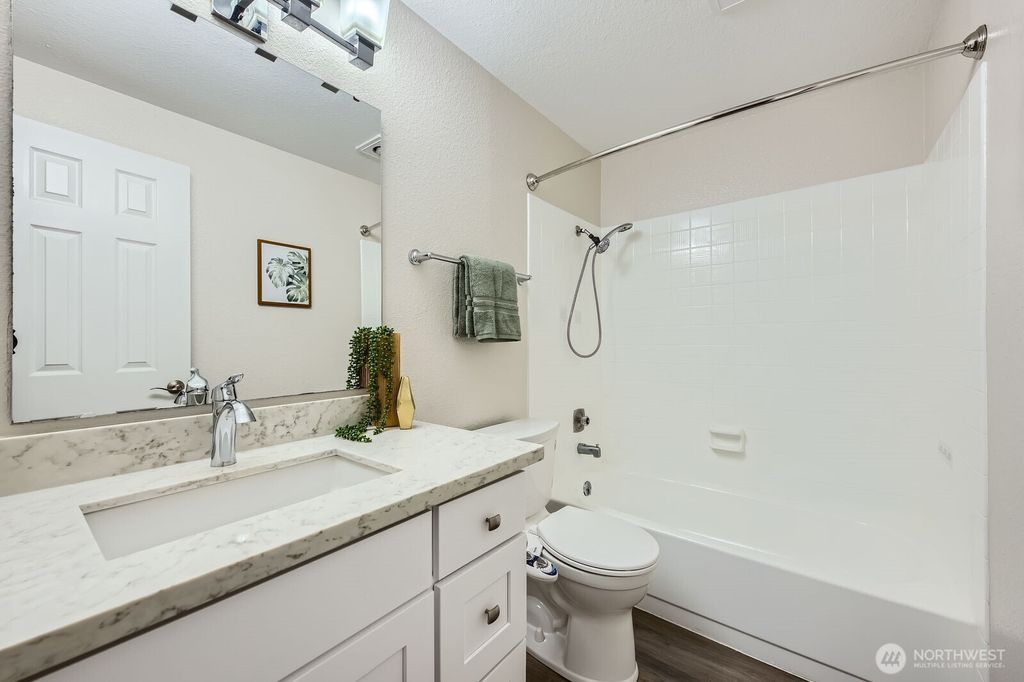 listing image 9364516001684147027