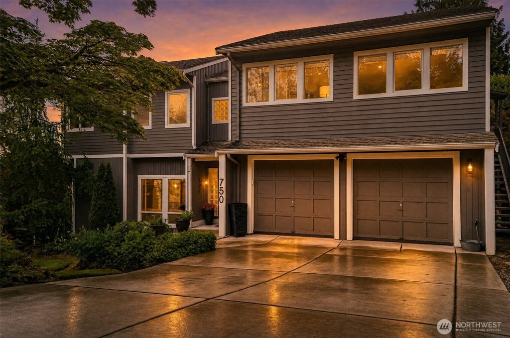 Photo of 750 Kalmia Court NW, Issaquah, WA 98027 (MLS # 2521012)