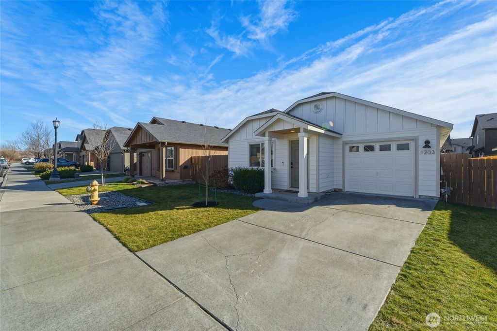 Photo of 1203 SW Carver Street, College Place, WA 99324 (MLS # 2485637)