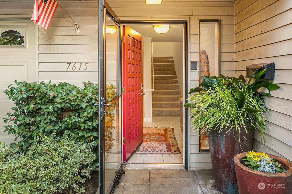 Photo of 7615 SE 29th Street, Mercer Island, WA 98040 (MLS # 2041779)