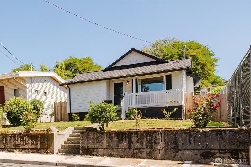 1112 Perry Avenue