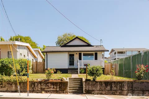 Photo of 1112 Perry Avenue, Bremerton, WA 98310 (MLS # 2570550)