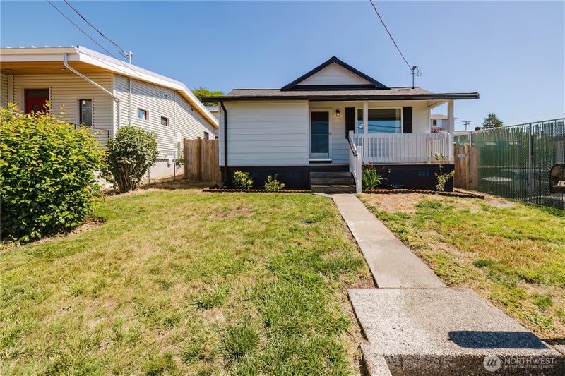 1112 Perry Avenue