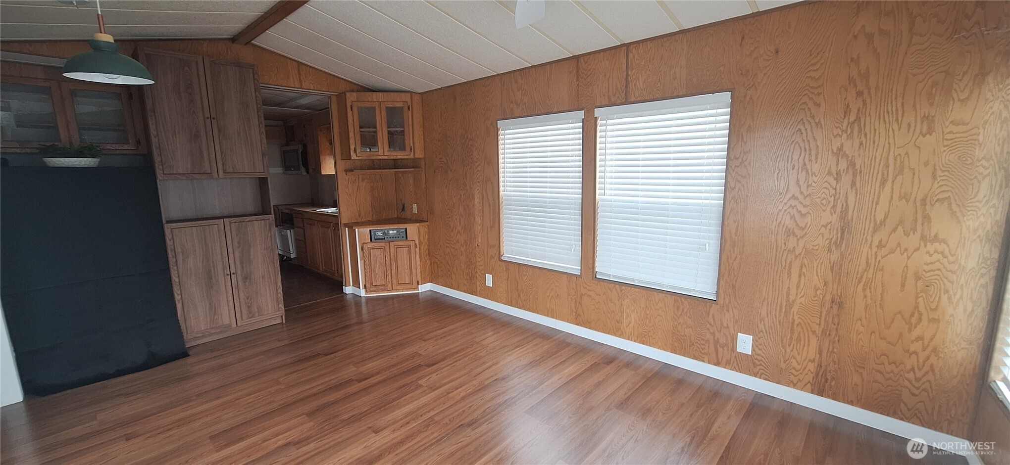 2400 DONOVAN Avenue 16