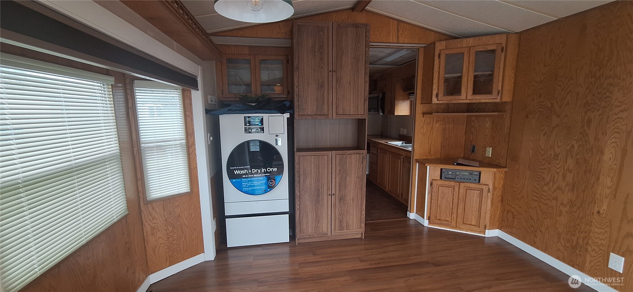 2400 DONOVAN Avenue 16