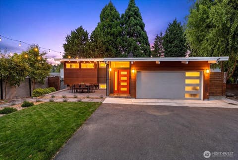 Photo of 2752 NE 103rd Street, Seattle, WA 98125 (MLS # 2568100)