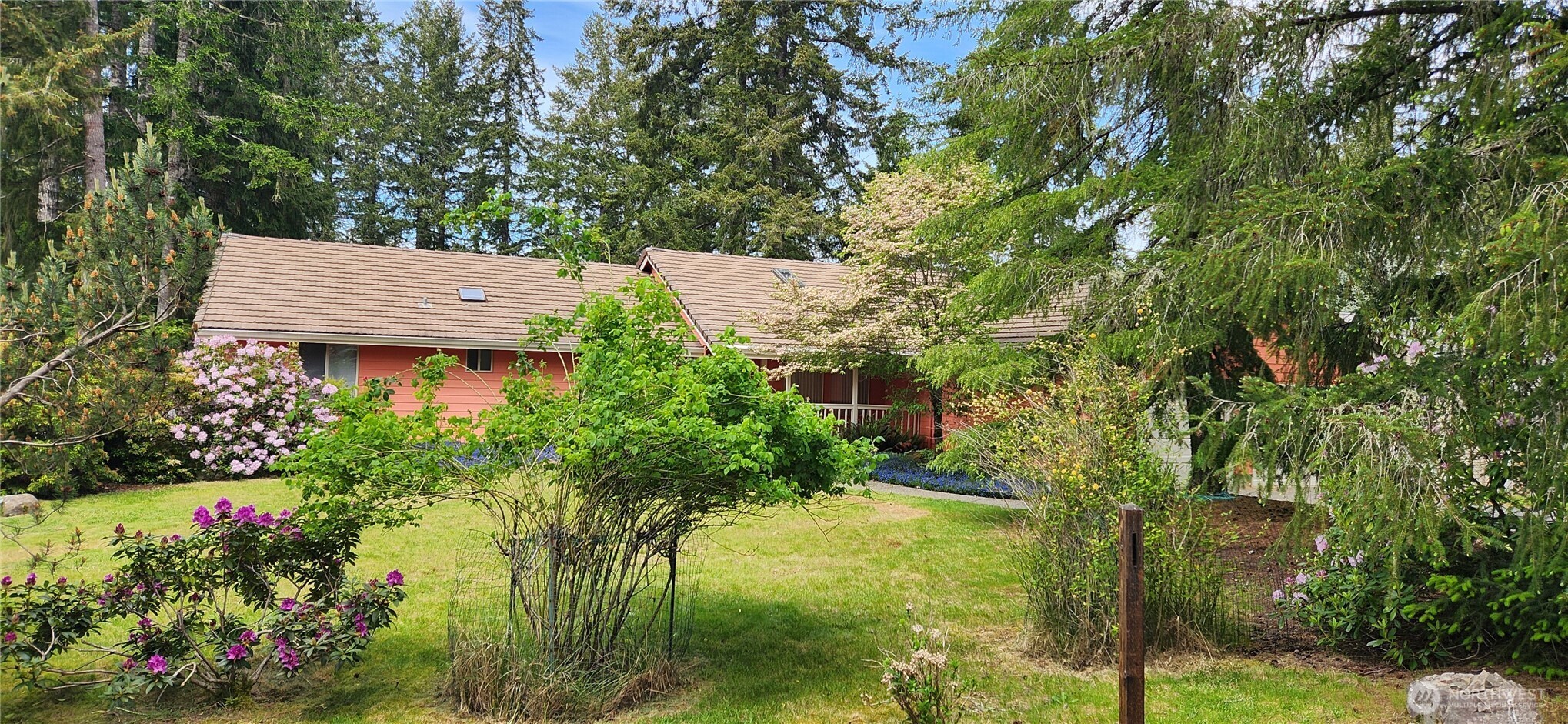 130 E Lakeland Way