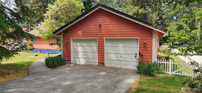 130 E Lakeland Way